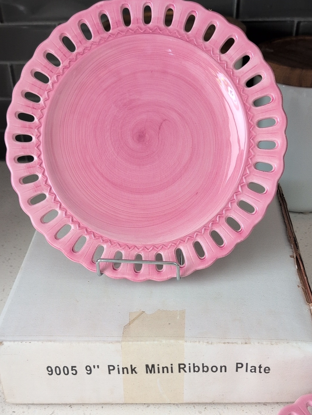 New Tassie's Plate Pink 9" Ribbon Ceramic Plate Set Of 2  Dress Me Up Plates - Picture 2 of 6